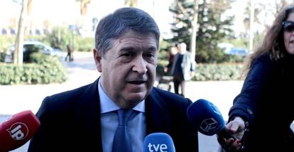 José Luis Olivas, expresidente de la Generalitat valenciana, Bancaja y Banco de Valencia, al llegar al juzgado.