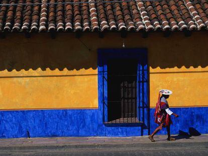 Vida cotidiana en una calle de San Cristóbal de las Casas.