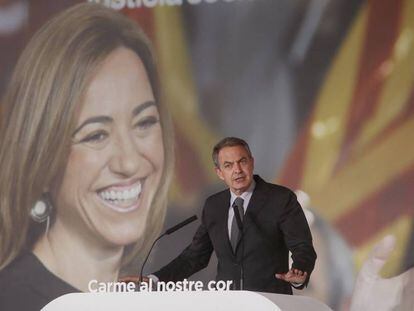 Zapatero rinde homenaje a la que fue su ministra, Carme Chacón.