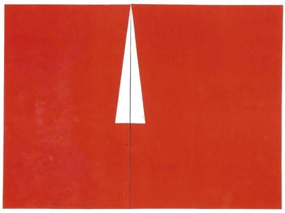 Obra 'Red with White Triangle' de Carmen Herrera, 1961.