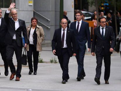 Desde la izquierda, Joaquim Forn, Raül Romeva, Dolors Bassa, Jordi Turull, Carles Mundó, Josep Rull y Meritxell Borràs, el año pasado a su llegada al Supremo.