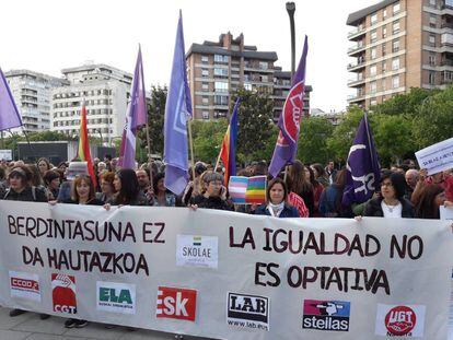 Manifestación frente al Palacio de Justicia de Pamplona por el modelo educativo.