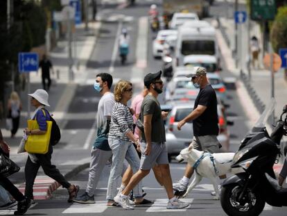 Ambiente en una calle de Tel Aviv, este domingo.
