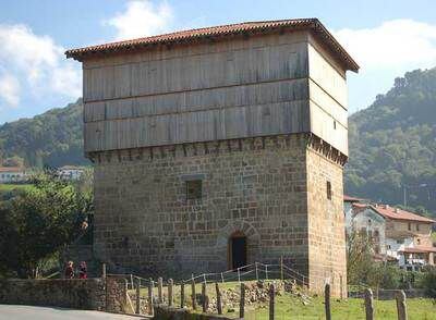 La torre navarra de Donamaría, del siglo XIV, también llamada Casa Tablas.