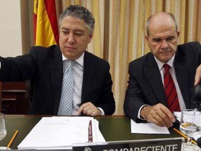 A la izquierda el secretario de Estado, Tomás Burgos, en una comparecencia en el Congreso.