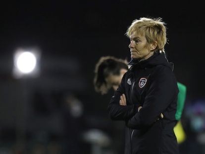 Vera Pauw en un partido de clasificación para el Mundial de fútbol entre Irlanda y Eslovaquia el pasado mes de noviembre.
