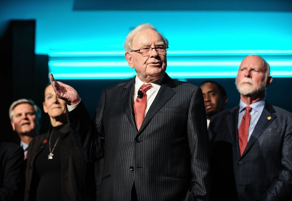 Warren Buffett: Why World’s Best Investor Surrenders to Oil  business