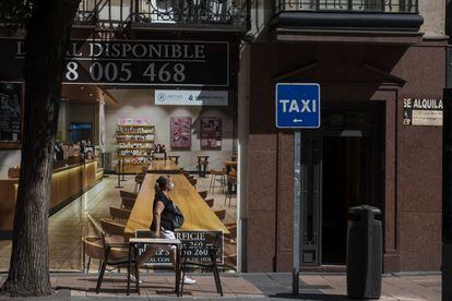 Uno de los locales cerrados en la calle de Goya de Madrid.