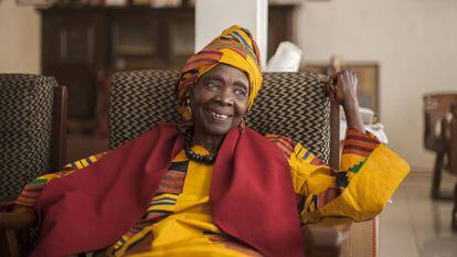 Aminata Sow Fall en su casa de Dakar.