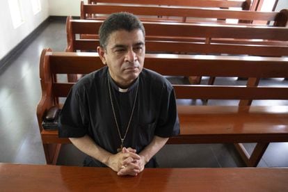 El obispo nicaragüense Rolando Álvarez, uno de los religiosos perseguidos por el régimen de Daniel Ortega.