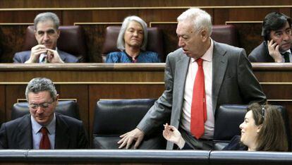 Alberto Ruiz-Gallard&oacute;n, Jos&eacute; Manuel Garc&iacute;a-Margallo y Soraya S&aacute;enz de Santamar&iacute;a.