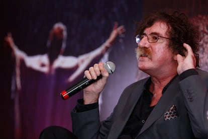 El músico argentino Charly García durante una conferencia de prensa en 2010.
