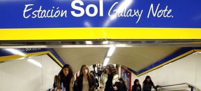 El patrocinio llega incluso a las estaciones de metro, como la de Sol, de Madrid. / Samuel S&aacute;nchez