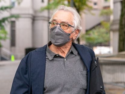 Robert De Niro arrives at the Manhattan courthouse in New York on October 30, 2023.