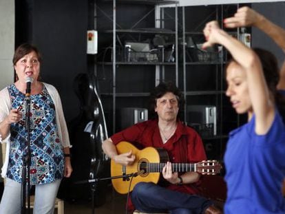 Carmen Linares y Juan Manuel Ca&ntilde;izares, durante un ensayo.
 