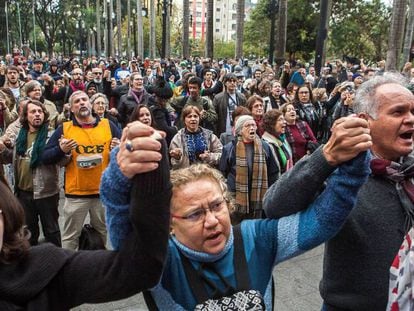 Acto delante de la Catedral Metropolitana, en S&atilde;o Paulo, contra el asesinato del recolector Ricardo Nascimento por parte de la Polic&iacute;a Militar