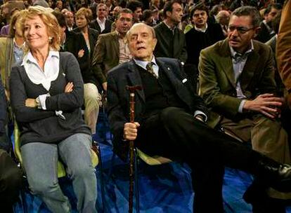 Esperanza Aguirre, Manuel Fraga y Alberto Ruiz-Gallardón, en la convención del PP.