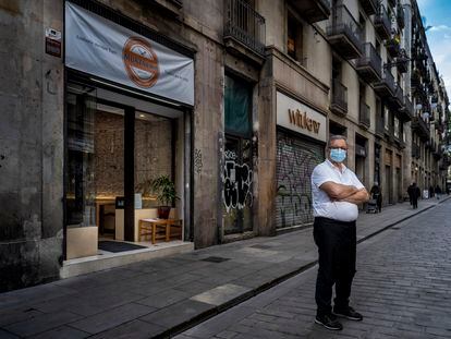 Mustafá, propietario del restaurante recientemente en la calle de Ferran de Barcelona.