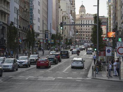 Tráfico en la Gran Vía de Madrid.