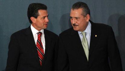 El presidente Enrique Pe&ntilde;a Nieto y el diputado Manlio Fabio Beltrones en 2012. 