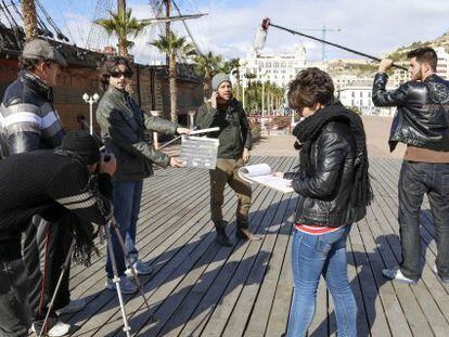 Alumnos un t&iacute;tulo propio de la Escuela de Cine de Ciudad de la Luz realizando pr&aacute;cticas en Alicante.