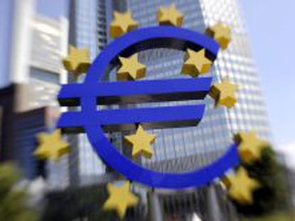 ECB22. FR&Aacute;NCFORT (ALEMANIA), 02/05/2013.- Imagen de archivo datada el 6 de julio del 2011 del edificio del Banco Central Europeo (BCE) en Fr&aacute;ncfort, Alemania, el 2 de mayo del 2013. El BCE baj&oacute; hoy los tipos de inter&eacute;s en la zona del euro en un cuarto de punto, hasta el m&iacute;nimo hist&oacute;rico del 0,5 %, para impulsar el crecimiento econ&oacute;mico. EFE/Boris Roessler