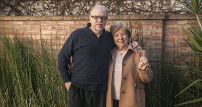 Jorge Fernández Díaz, con su madre Carmina Díaz.
