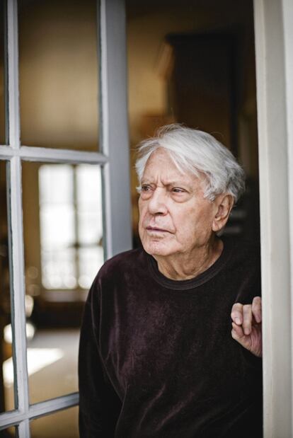 Jorge Semprún, con 87 años recién cumplidos, en su casa de París.