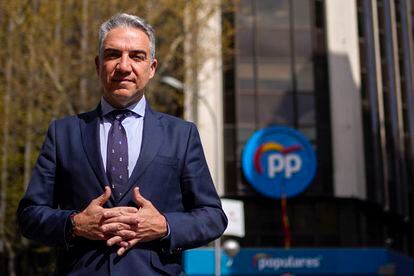 Elías Bendodo posa en la sede del PP de Madrid, este miércoles. 
