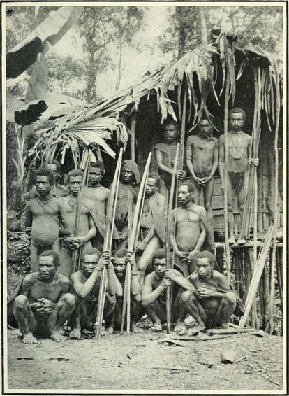 Un grupo de hombres indígenas de Nueva Guinea, en una imagen sin fecha.