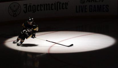 El defensa de los Pittsburgh Penguins, Kris Letang, en un momento del partido de hockey sobre hielo contra los New York Rangers.