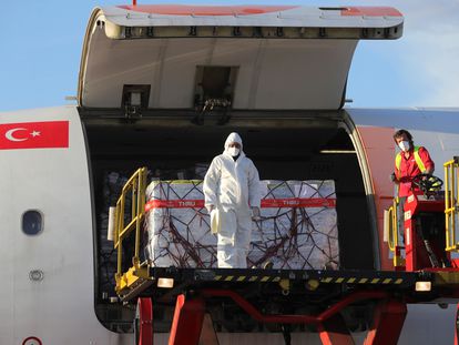 Llegada a Madrid de los respiradores bloqueados en Turquía, el pasado día 8.