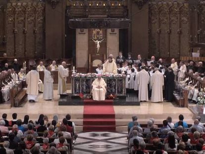 El monasterio de Montserrat, durante el servicio este domingo. En vídeo, el abad de Montserrat pide perdón en su homilía.