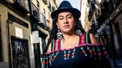 Adriana Guzmán, referente boliviana en feminismo comunitario, fotografiada en el barrio de Las Letras de Madrid.