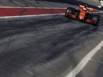 Fernando Alonso durante la tercera sesi&oacute;n de entrenamientos oficiales de pretemporada que se celebran en el circuito de Montmel&oacute;.