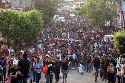 Caravana Migrante Una peque a Babel camina hacia Estados Unidos