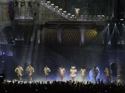 Gaga durante uno de los números musicales del concierto.
