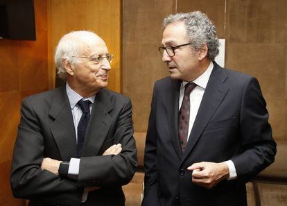 El presidente de Ibercaja, José Luis Aguirre, y el presidente de PRISA, Manuel Polanco