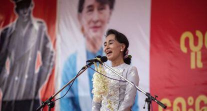 Aung San Suu Kyi, en un mitin en Thanlyin, en los alrededores de Yangon, el 21 de agosto. 