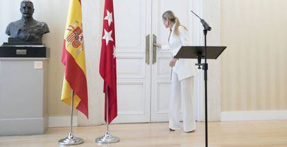 La presidenta de la Comunidad de Madrid, Cristina Cifuentes, comparece en rueda de prensa para anunciar su dimisión. 