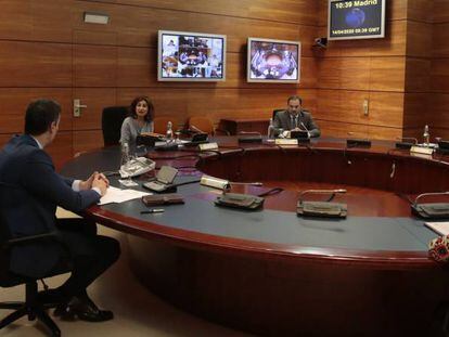 Reunión del Consejo de Ministros en el Palacio de la Moncloa para analizar los posibles Pactos de la Moncloa