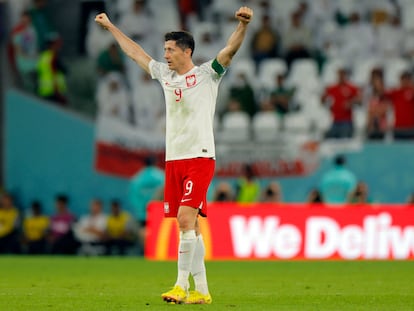 Robert Lewandowski celebra la victoria de Polonia este sábado frente a Arabia Saudí.