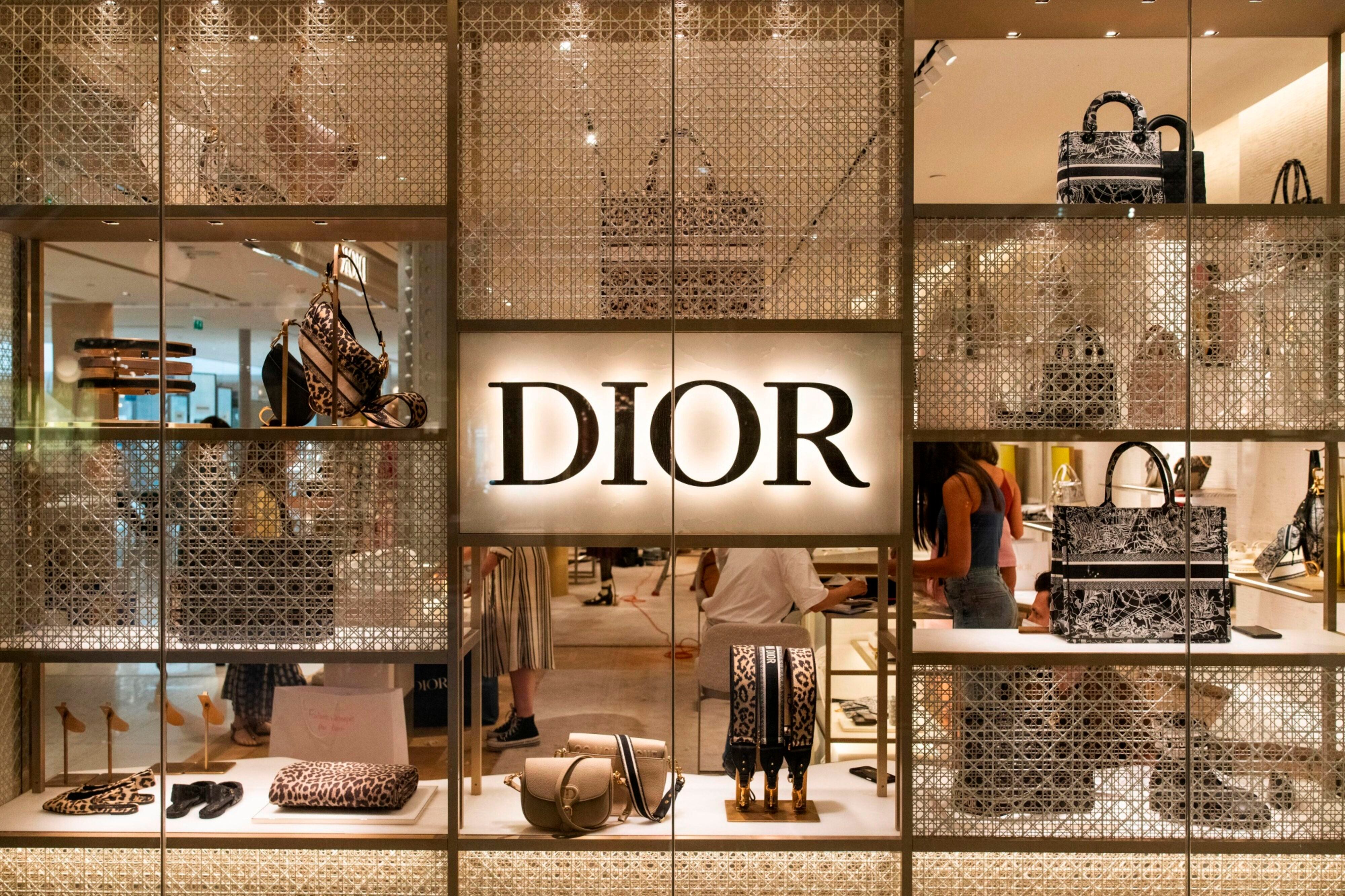Escaparate de una tienda de Dior, en París. 