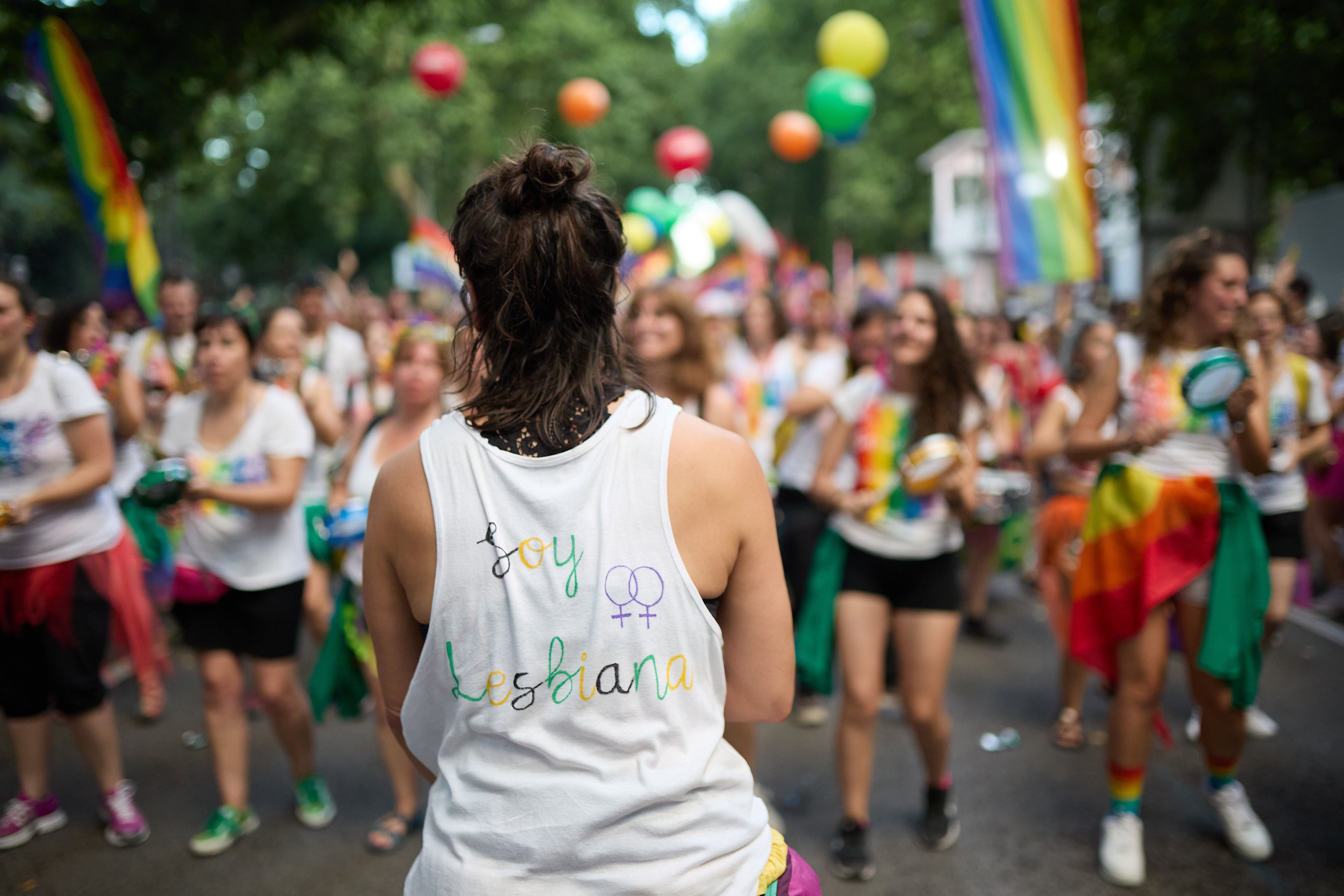 Una mujer durante la manifestación del Orgullo LGTBI este sábado en Madrid. 
