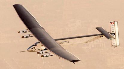 &#039;Solar Impulse 2&#039; despeg&oacute; desde Abu Dabi, iniciando un viaje de m&aacute;s de un a&ntilde;o para concienciar sobre las potencialidades de las energ&iacute;as renovables.