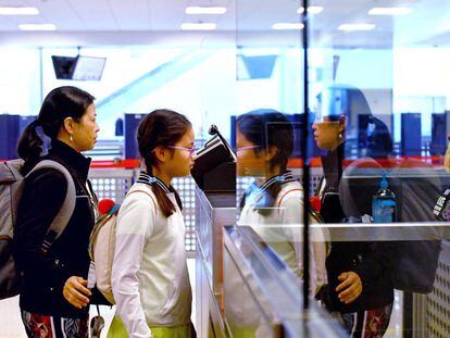 Controles de biometría facial en el aeropuerto de Dulles (EE UU)