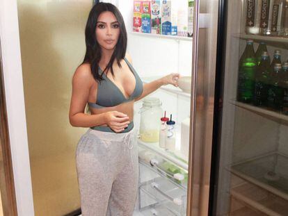 "¿Qué se come en esa casa?", le preguntaron a Kim Kardashian sus seguidores de Twitter, al ver que en su nevera solo había agua y leche.