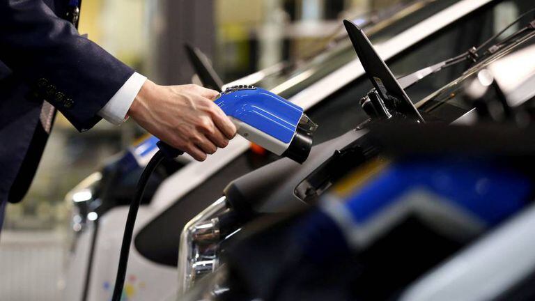 Cargador de coche eléctrico. 