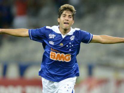 Lucas Silva celebra un gol.
