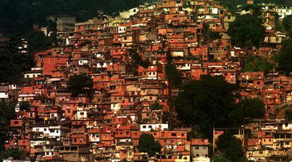 Cientos de chabolas apiñadas en una de las favelas de la ciudad de Río de Janeiro.
